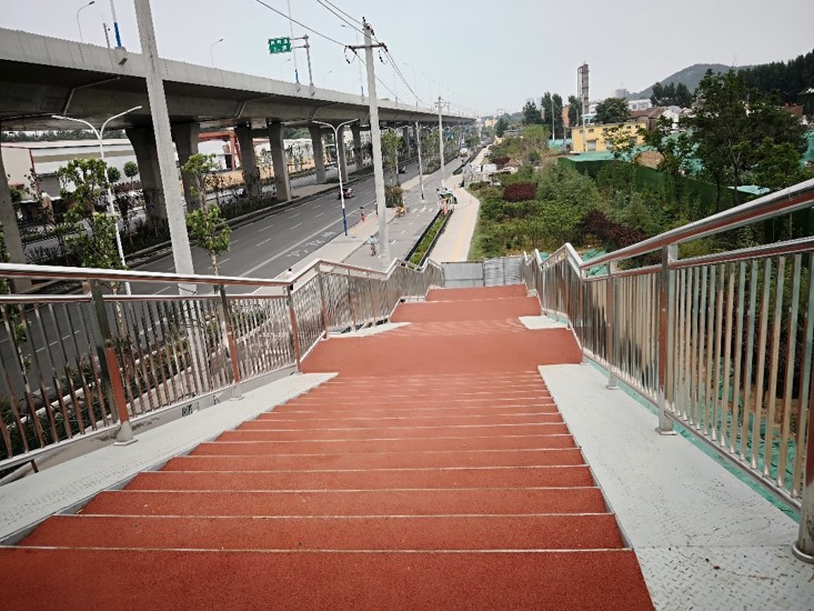 济南市工业北路快速路建设人行天桥e尊国际